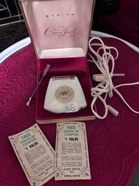 Schick Crown Jewel Vintage Electric Shaver in Ivory and Gold complete set